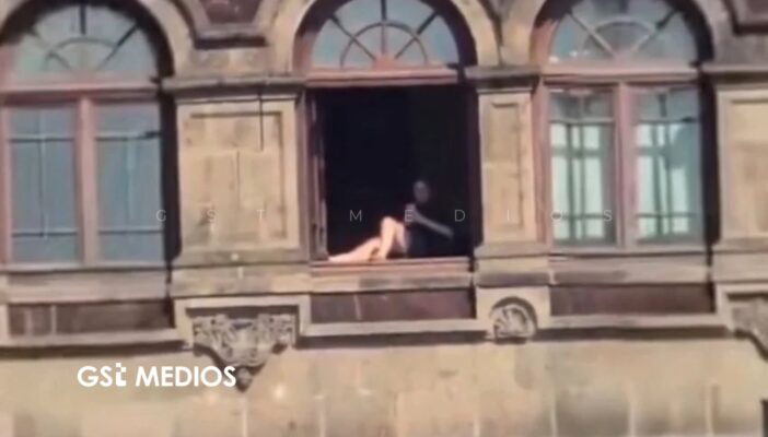 Claudia Sheinbaum confirma que sí hubo una mujer asoleándose en Palacio Nacional