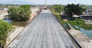 Avanza construcción del puente La Desembocada en Puerto Vallarta; cuenta con 60% de progreso