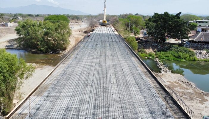 Avanza construcción del puente La Desembocada en Puerto Vallarta; cuenta con 60% de progreso