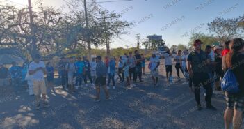 Continúa bloqueo en Punta de Mita