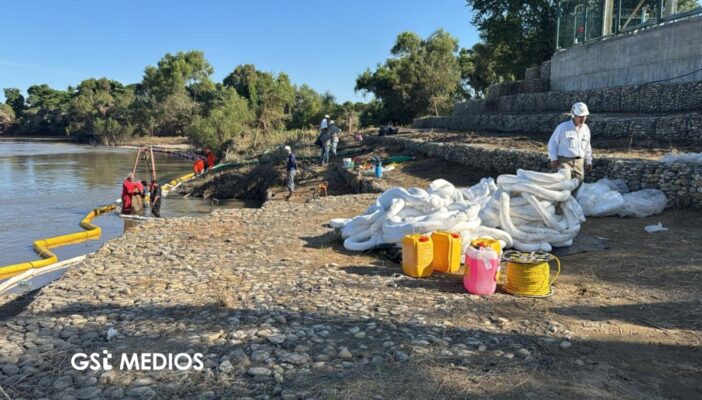 Organizaciones ambientales exigen a Pemex transparencia por derrame en el Golfo de México