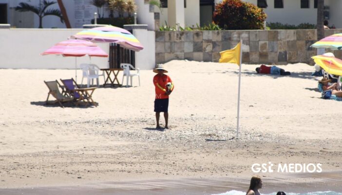 Playas de Puerto Vallarta presentan bandera amarilla