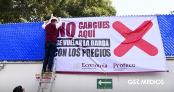 Profeco coloca primeras lonas en gasolineras que cuentan con precios excesivos