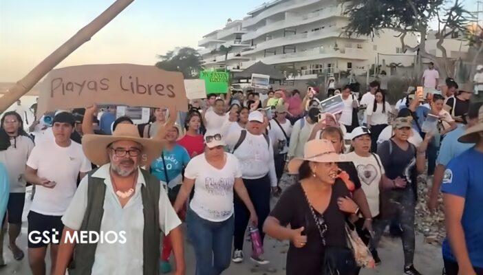 Ciudadanos de Punta de Mita continúan en defensa por Playa Las Cocinas