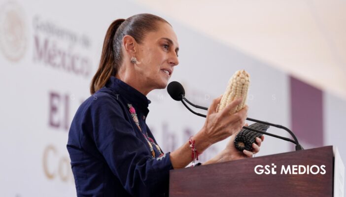 Sheinbaum acusa a la oposición de buscar apoyo extranjero para regresar al poder