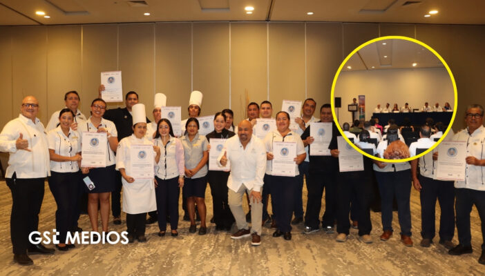 Puerto Vallarta entrega distintivos de alta calidad y gastronomía a negocios