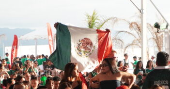 Vallartenses celebran victoria de México ante Corea del Sur en la Zona Fan