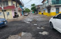 Persisten baches en la calle 20 de Noviembre pese a “reparaciones” del Ayuntamiento