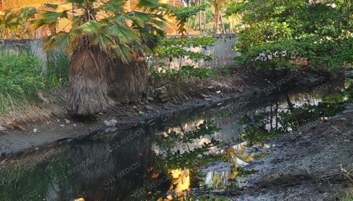 Denuncian contaminación en el canal de Los Tules por descargas de aguas negras
