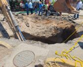Continúan trabajos para reparar gran socavón en la avenida Prisciliano Sánchez