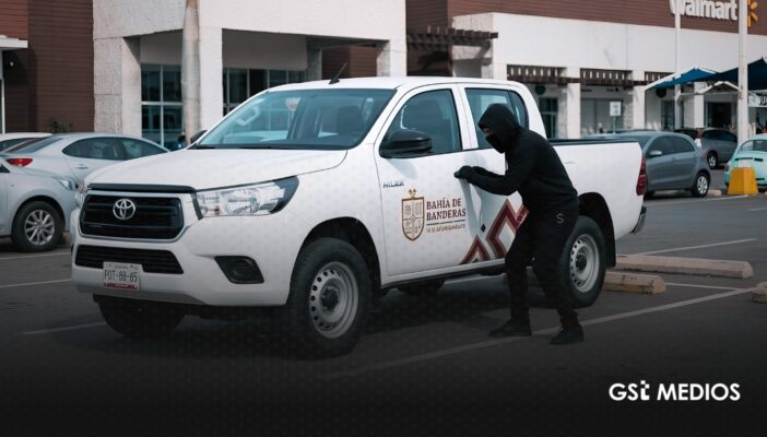 Roban camioneta oficial del ayuntamiento de Bahía de Bandera en Plaza Lago Real