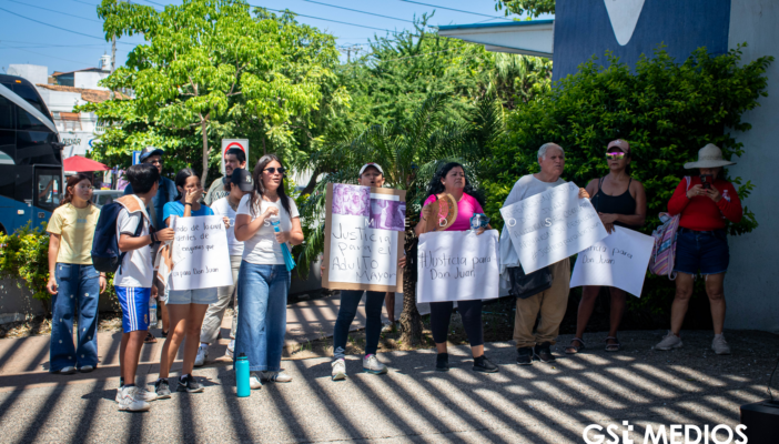 Se manifiestan en Puerto Vallarta para exigir justicia por el caso de Don Juan