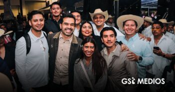 Máynez va a Uruapan ¡Y se pone el sombrero!