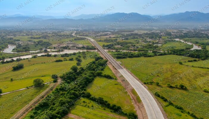 Continúa cerrado el paso en el puente Amado Nervo del lado de Vallarta