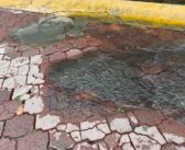 Calles inundadas en Las Glorias por fuga de aguas negras