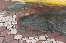 Calles inundadas en Las Glorias por fuga de aguas negras