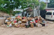 Calle en Loma Bonita, entre montañas de basura y baches: vecinos denuncian abandono total