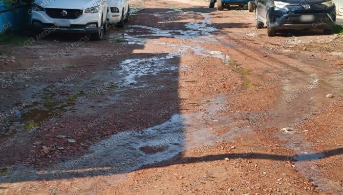 Fuga de agua por más de cuatro días afecta a la colonia Brisas del Pacífico