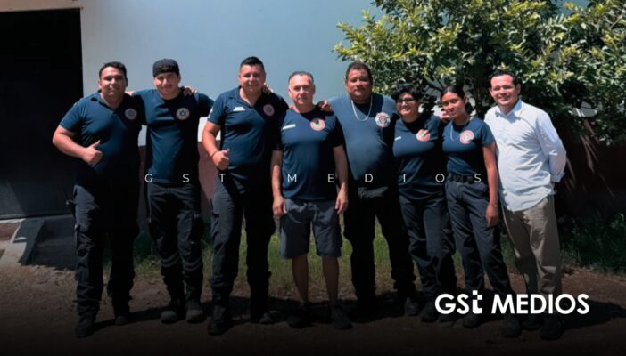 Por falta de recursos, ciudadanos entregan a Bomberos de Puerto Vallarta guantes y herramientas