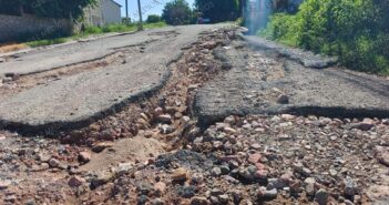Denuncian baches gigantes en la colonia 12 de Octubre