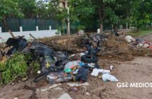 Denuncian montañas de basura en Playa del Holly; piden atención ante temporada de lluvias