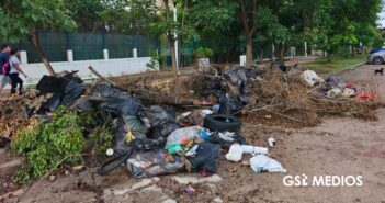Denuncian montañas de basura en Playa del Holly; piden atención ante temporada de lluvias