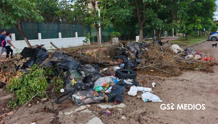 Denuncian montañas de basura en Playa del Holly; piden atención ante temporada de lluvias