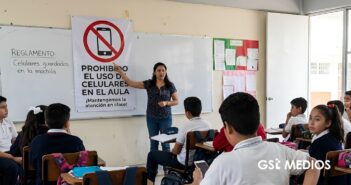 SEP anuncia restricción de celulares en primaria y secundaria