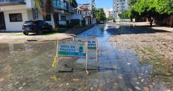 Colonia Versalles y Díaz Ordaz se inundan de aguas negras