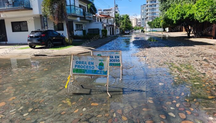 Colonia Versalles y Díaz Ordaz se inundan de aguas negras