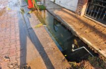 Denuncian derrame de agua potable en la colonia Las Aralias; Seapal Vallarta inicia reparación
